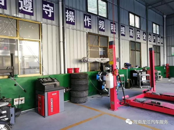 金錘鈑金，銀槍噴漆！龍江汽修值得信賴！
