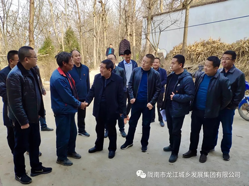 市龍江集團在文縣橋頭鎮(zhèn)安子坡村開展“解難題、辦實事、送溫暖”活動